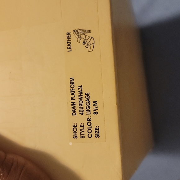 NIB Michael Kors leather platform sandals - Picture 2 of 4